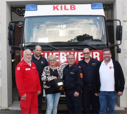 Förderverein des RK Kilb überreichte Defibrillator
