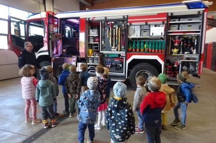 Besuch des Kindergartens bei der Feuerwehr Kilb